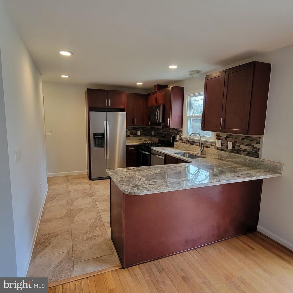 18320 Metz Drive - Photo 2 of 31