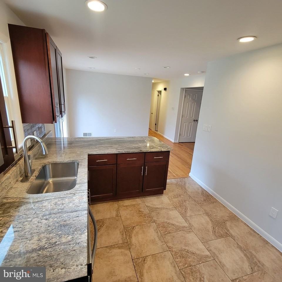 18320 Metz Drive - Photo 4 of 31