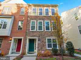 featured image of 9811 Wood Edge Way