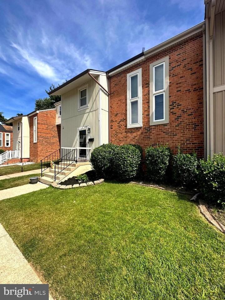 6300 Bentham Court - Photo 2 of 40