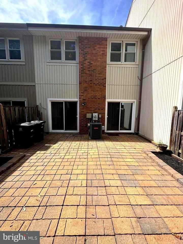 6300 Bentham Court - Photo 4 of 40