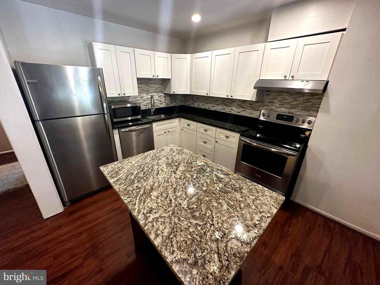 6300 Bentham Court - Photo 5 of 40