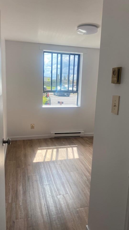 645 Glengarry - Photo 5 of 7