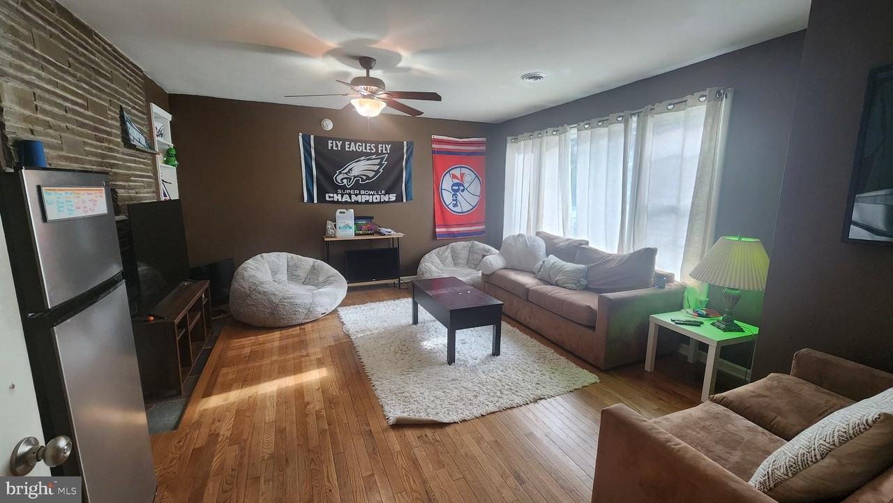 211 University Blvd - Photo 4 of 22