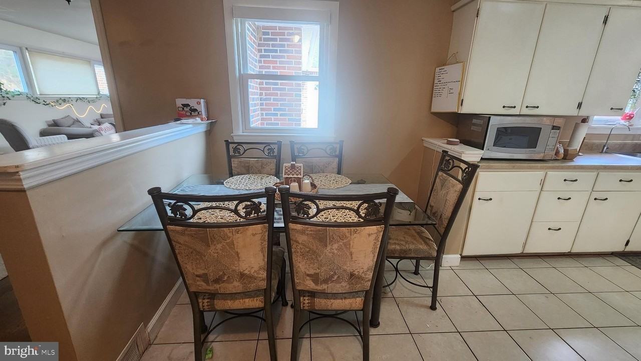 211 University Blvd - Photo 7 of 22