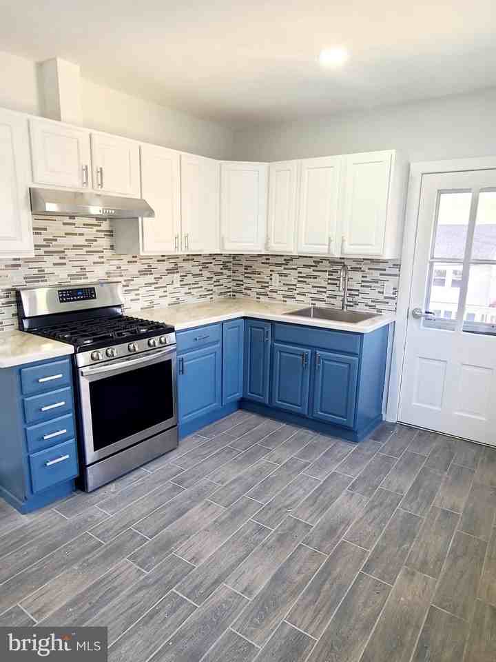 73 Oak Ln Unit 2 #2 - Photo 2 of 19