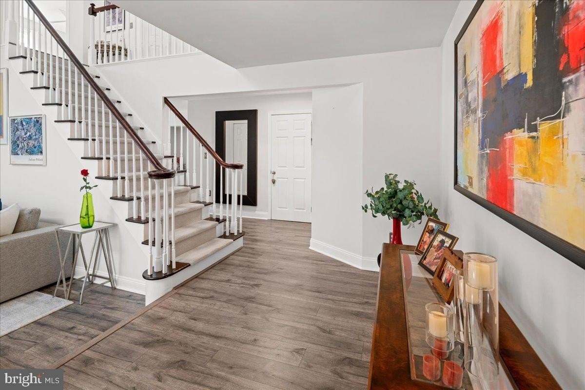 9 Cromwell Ct - Photo 5 of 50