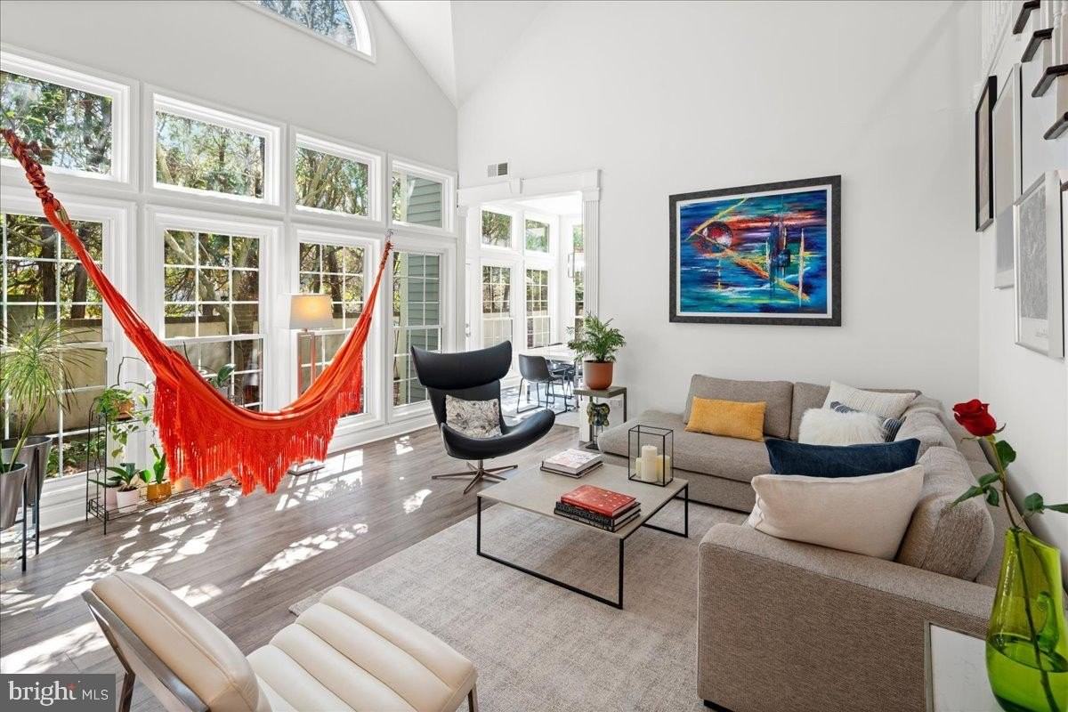 9 Cromwell Ct - Photo 7 of 50