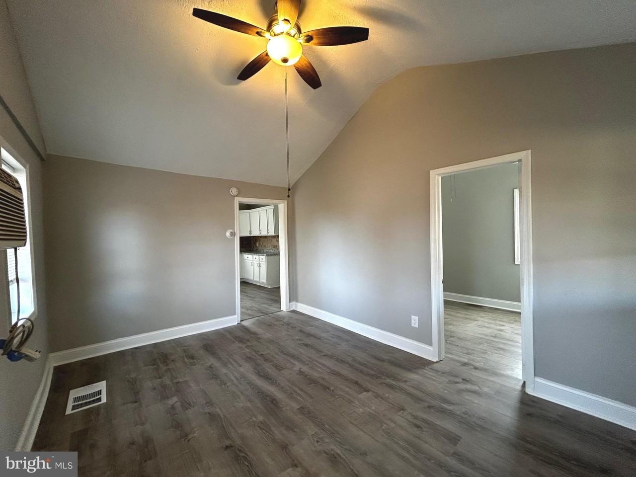 448 Plum Alley - Photo 5 of 15