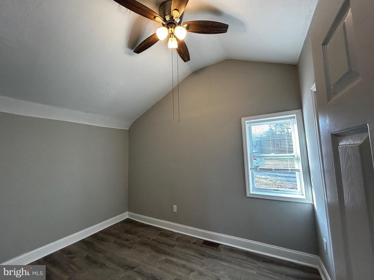 448 Plum Alley - Photo 7 of 15