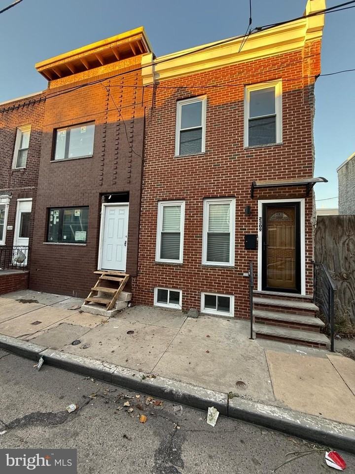 2309 Cross St - Photo 2 of 37