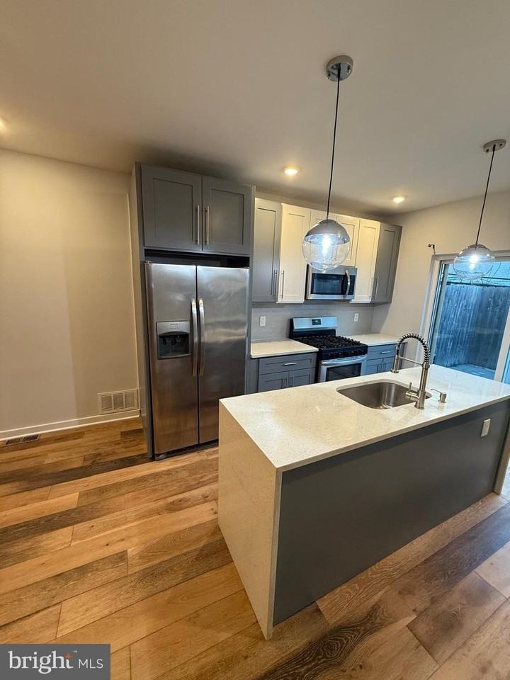 2309 Cross St - Photo 5 of 37