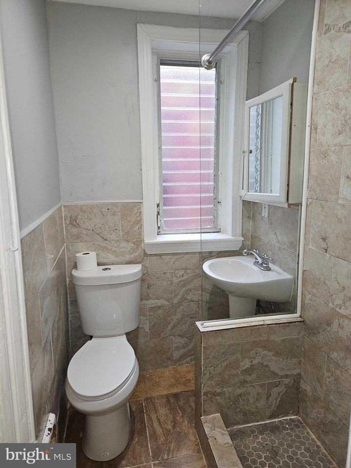 1528 West Oakdale Street - Photo 5 of 14