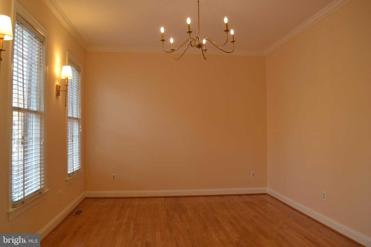 9443 Van Arsdale Dr - Photo 3 of 37