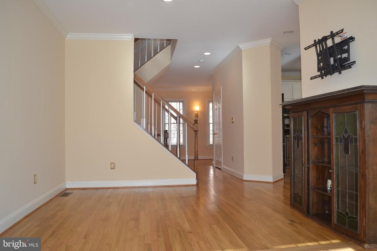 9443 Van Arsdale Dr - Photo 4 of 37