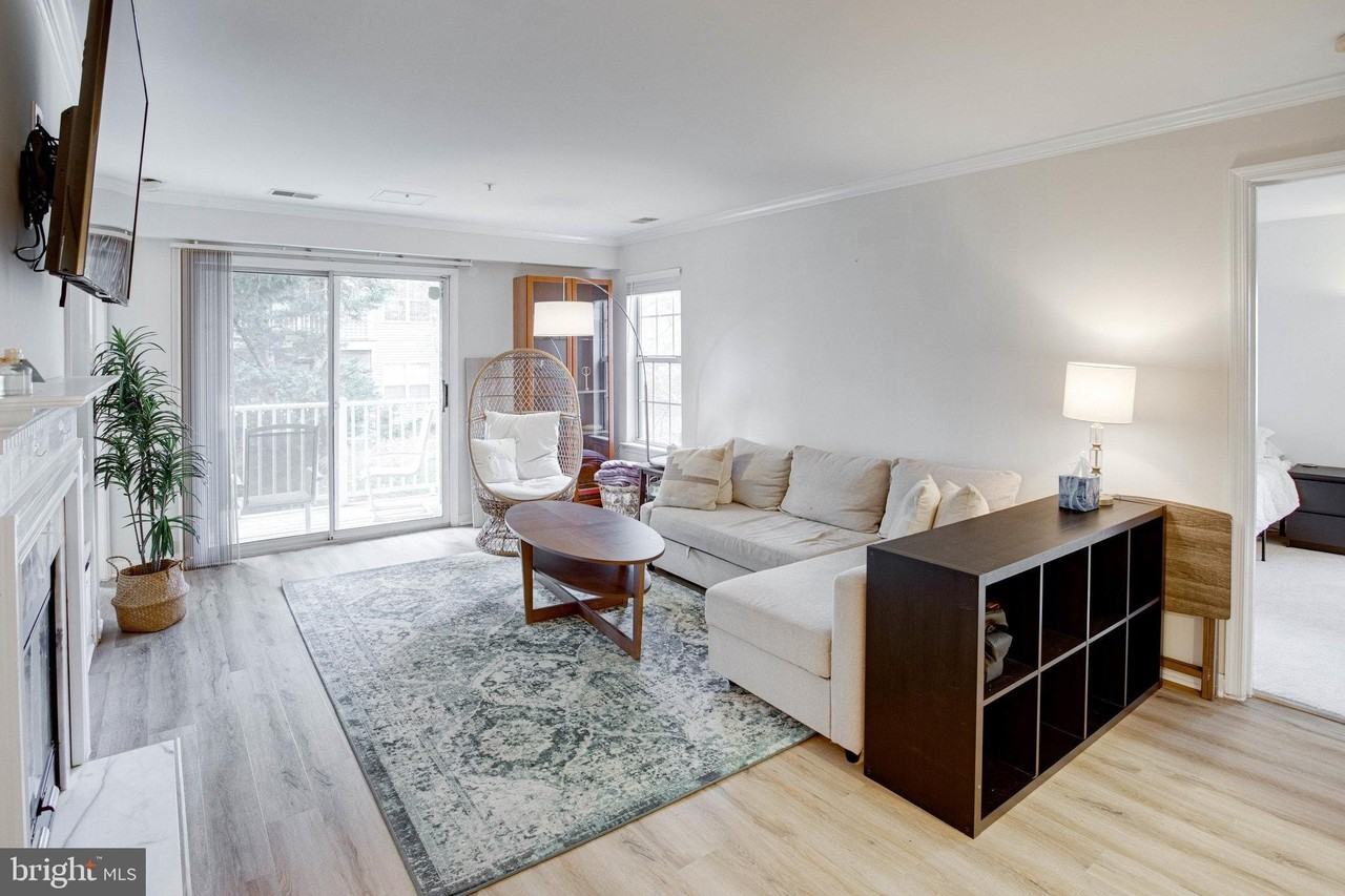 13615 Garfield Pl Apt 203 #203 - Photo 3 of 25