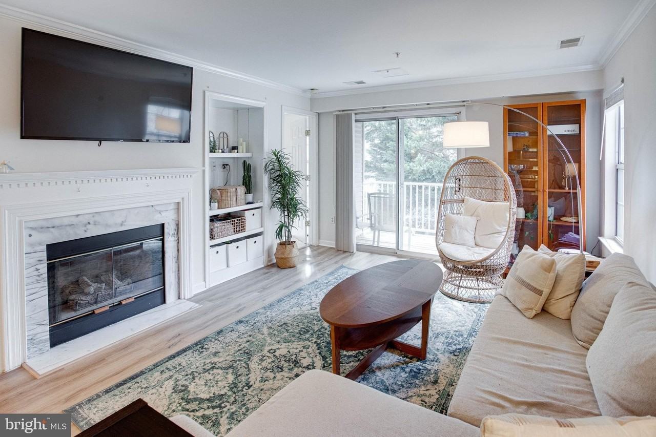 13615 Garfield Pl Apt 203 #203 - Photo 4 of 25