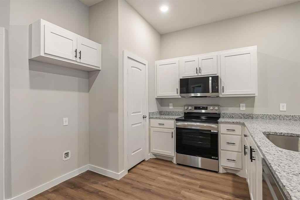 6135 Princess Ln - Photo 3 of 35