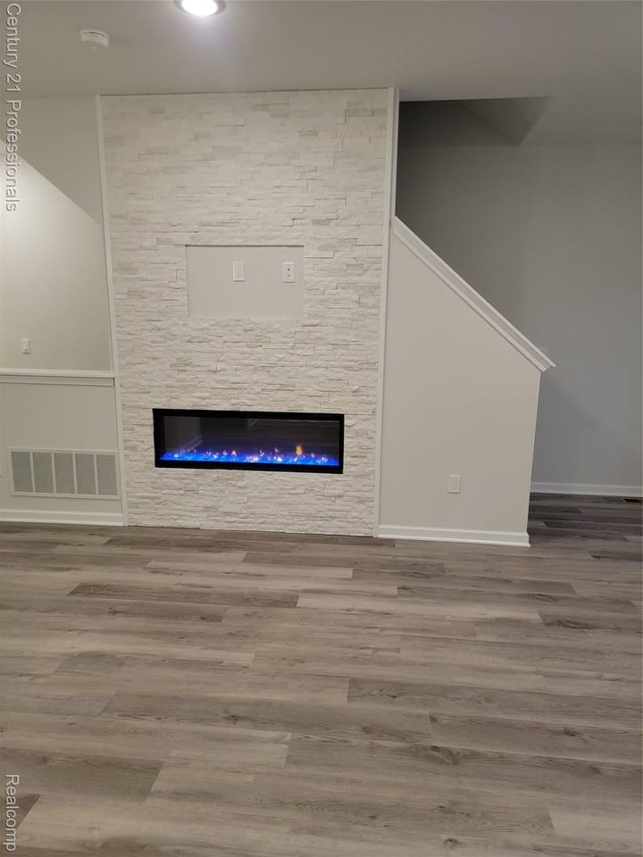 4813 Parkside Ln - Photo 4 of 12