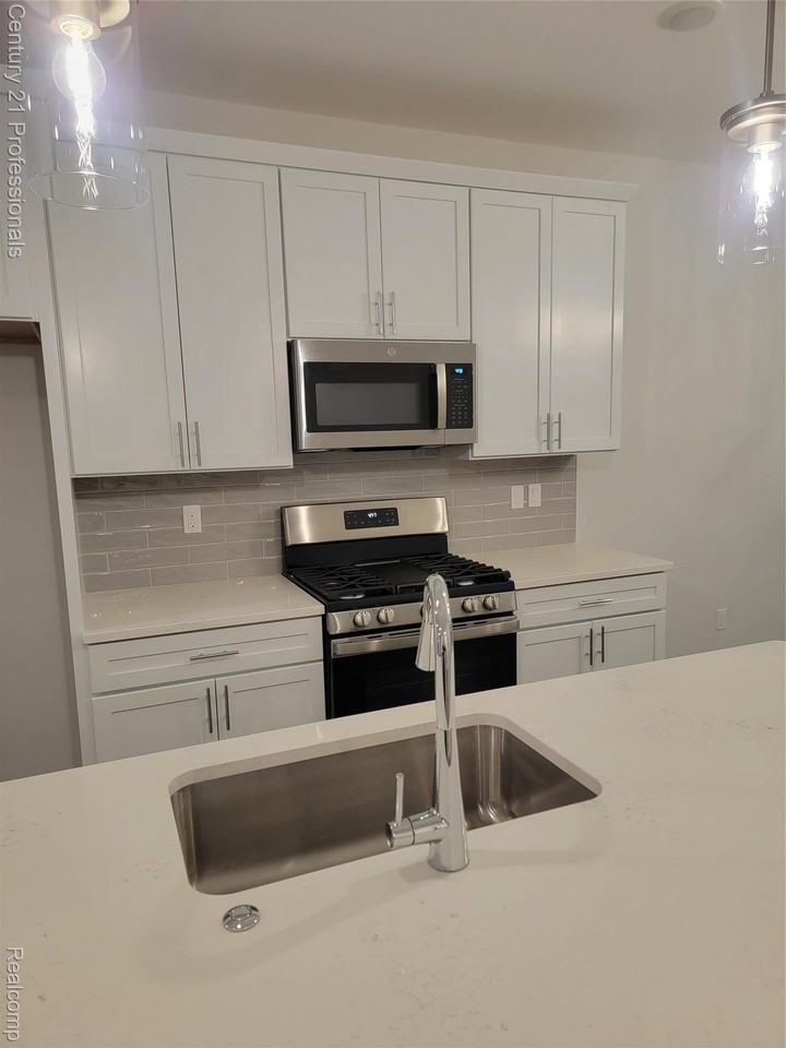 4813 Parkside Ln - Photo 5 of 12