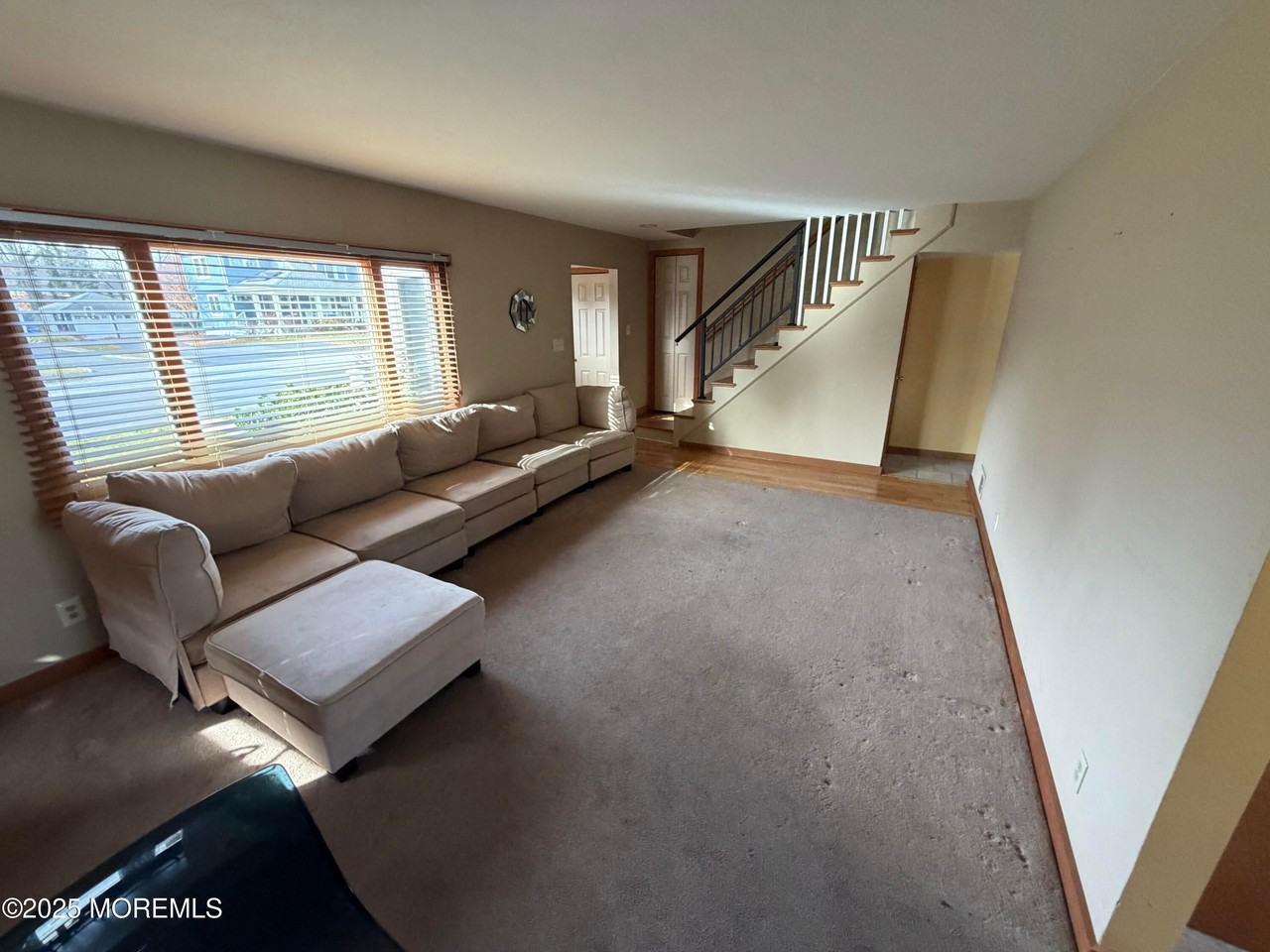 755 Van Court Ave - Photo 3 of 15