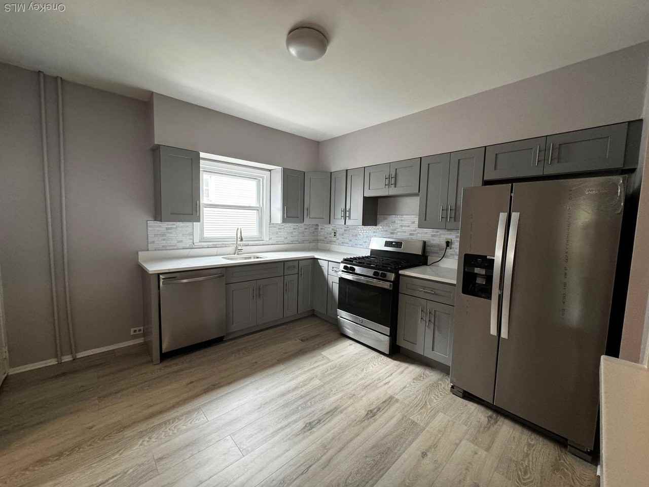 561 East Olive Street - Photo 3 of 9