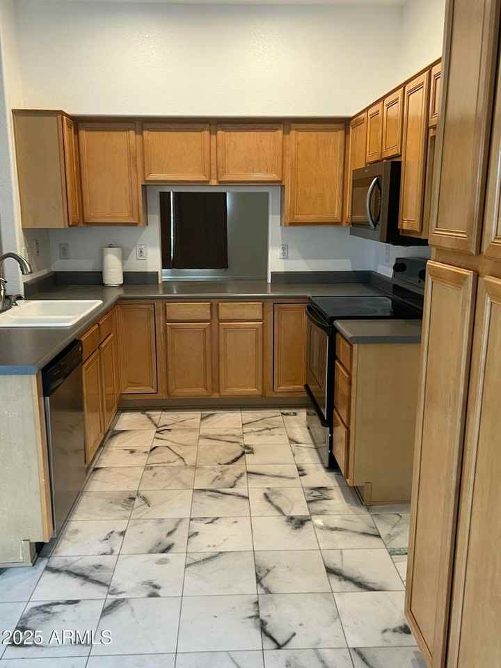 15761 N 77th Ave - Photo 2 of 6