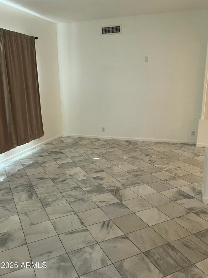 15761 N 77th Ave - Photo 5 of 6