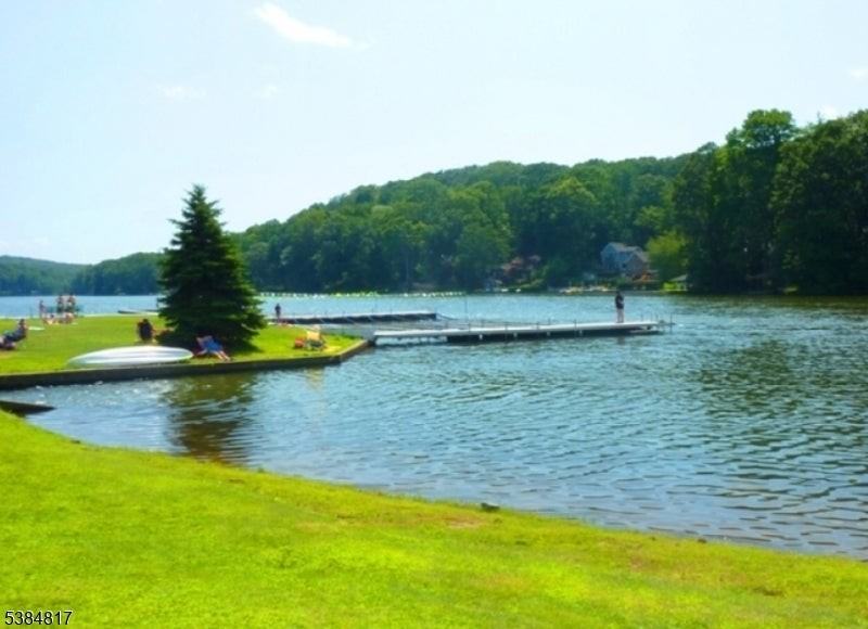 10 Judith Ann Dr - Photo 2 of 35