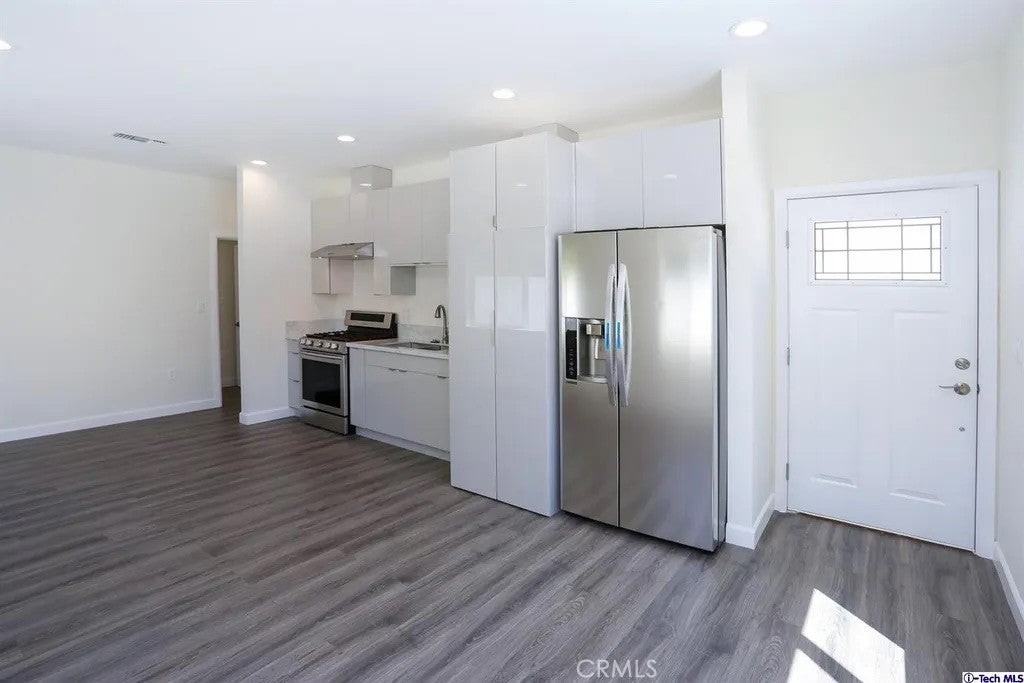 7523 Milwood Ave - Photo 4 of 15