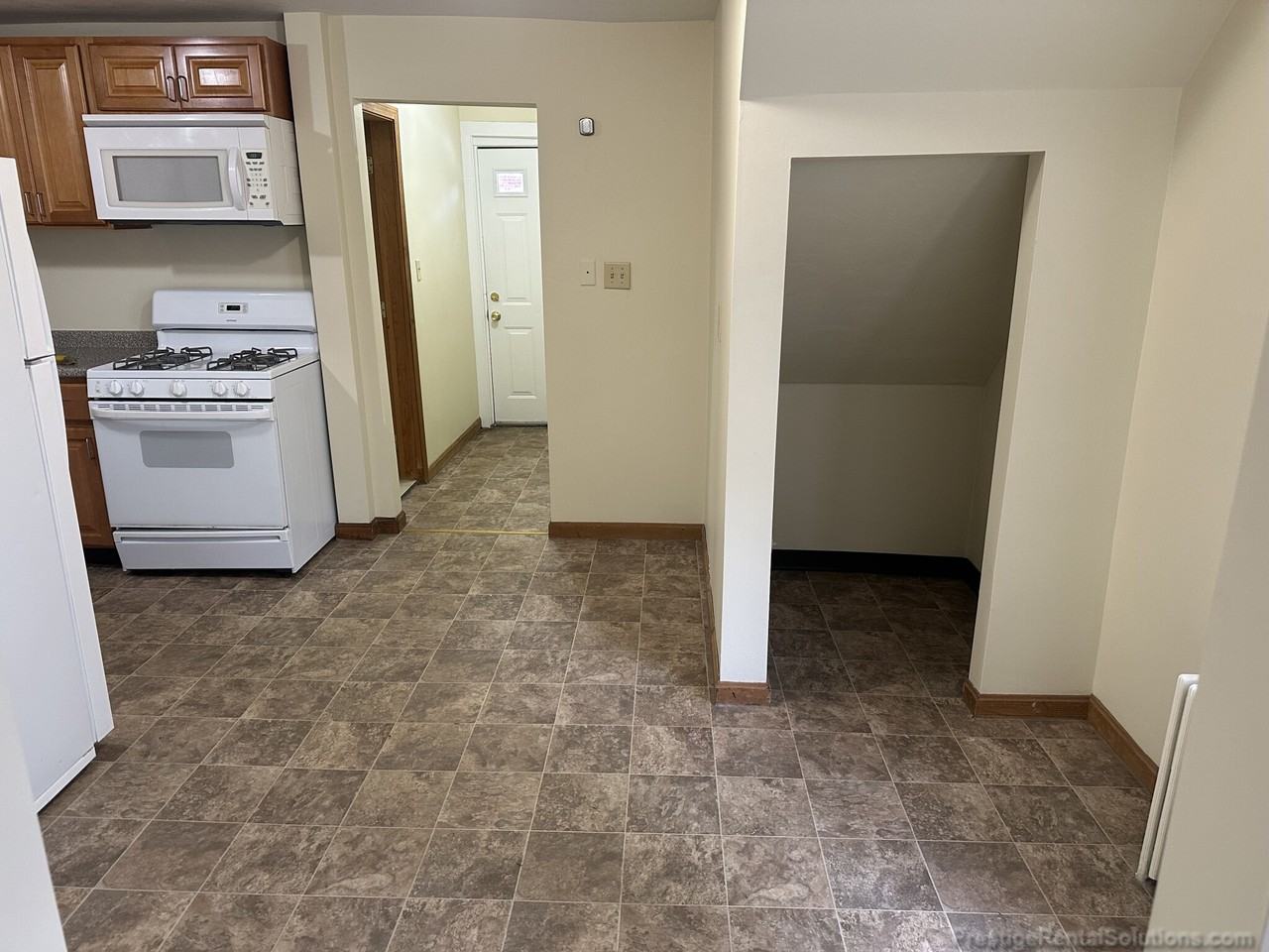 Nichols Ave #B - Photo 3 of 14