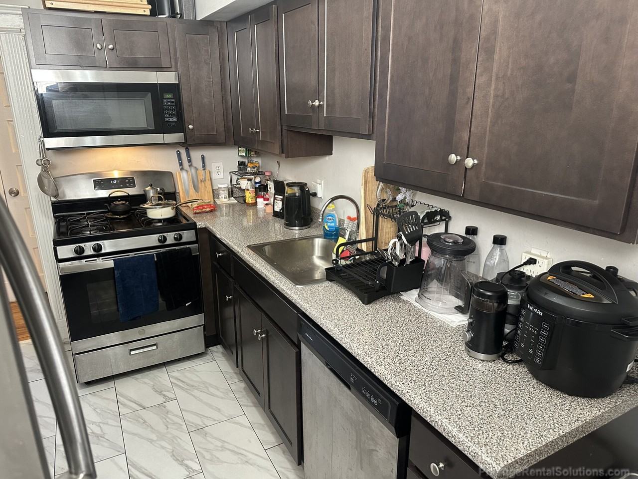 Empire St #4 - Photo 2 of 14