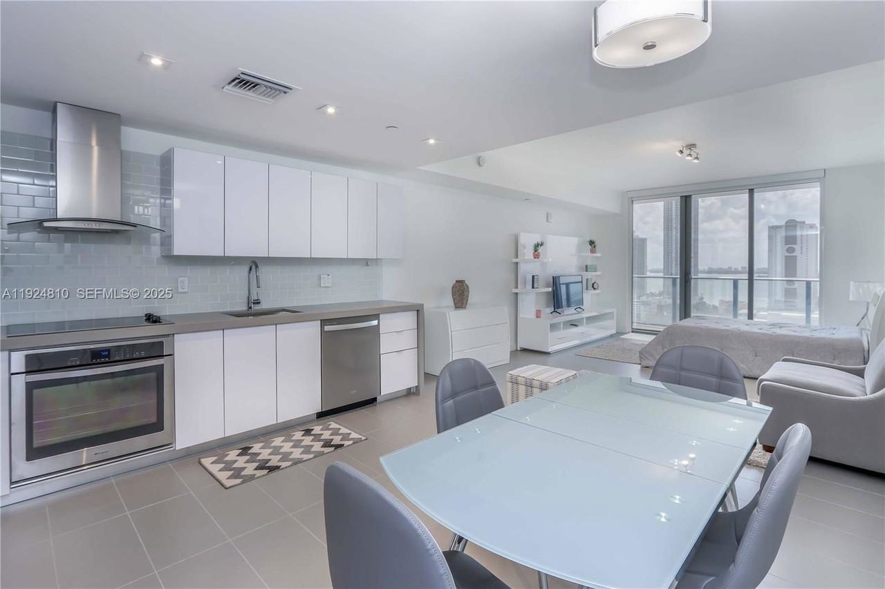 1600 Ne 1st Ave #2003 - Photo 6 of 8