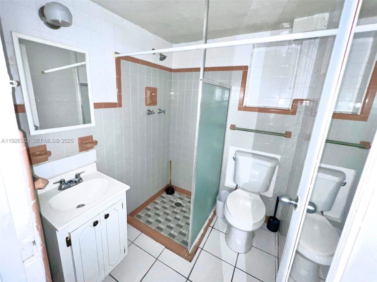 227 Phoenetia Ave #3 - Photo 4 of 8