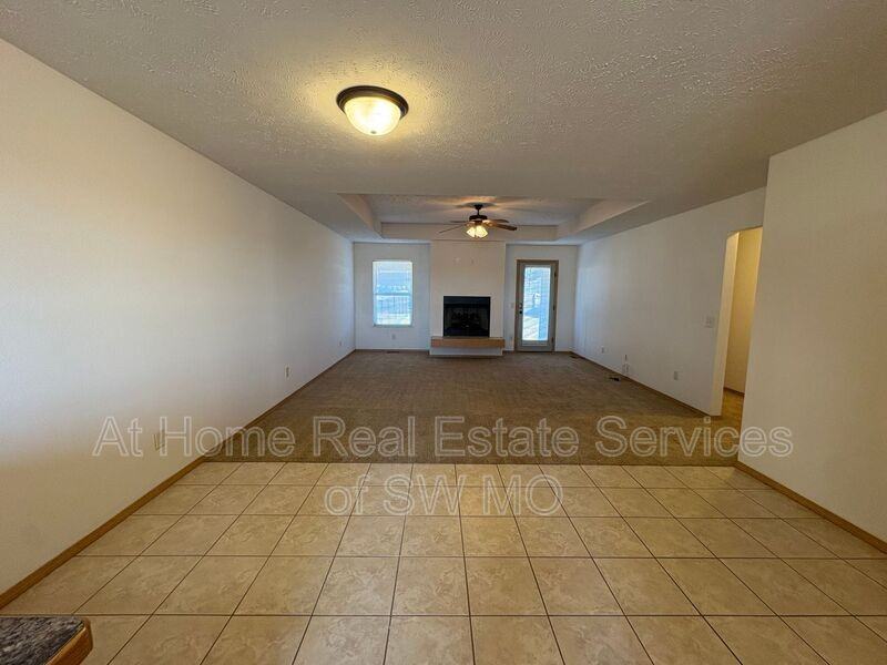 964 North Parkwood Avenue - Photo 3 of 11