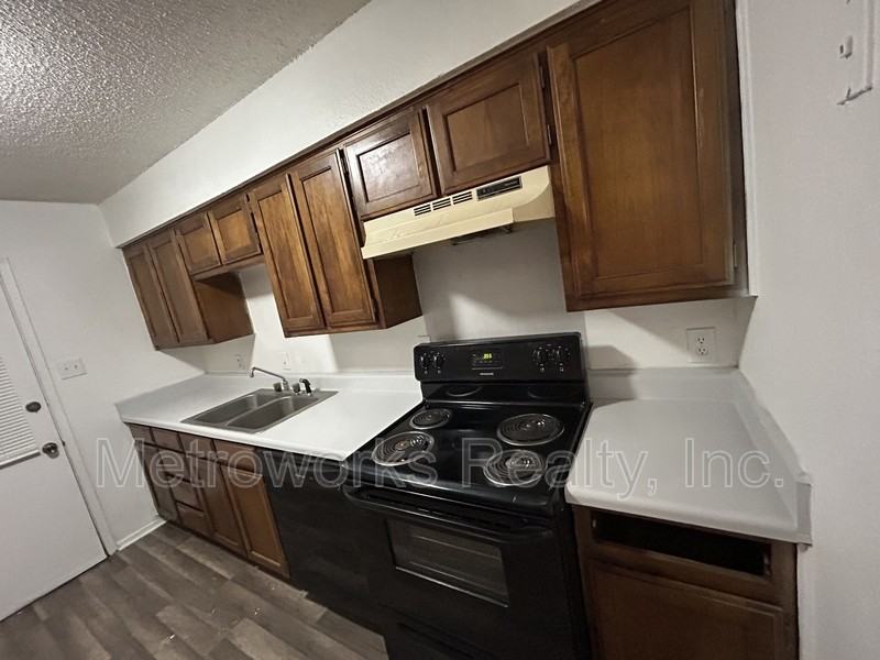 111 Pine Meadow Drive - Photo 3 of 9