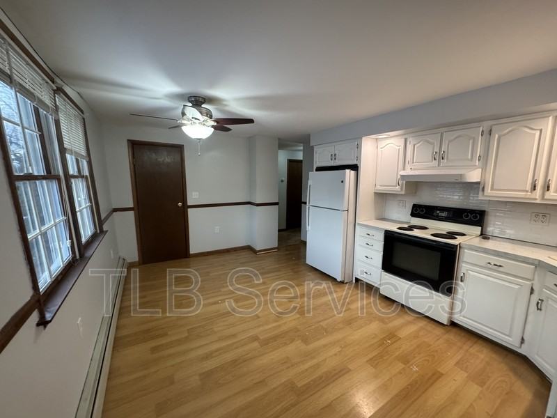 306 306 - Photo 4 of 17