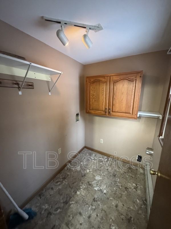 306 306 - Photo 5 of 17