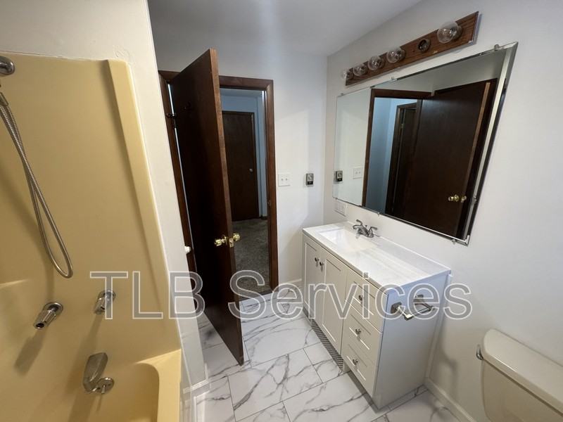 306 306 - Photo 7 of 17