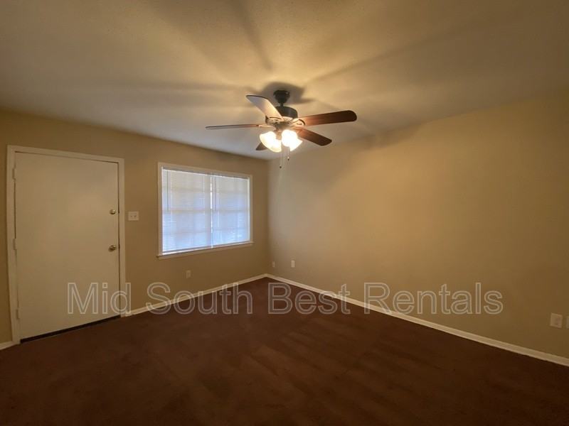 3988 Oakshire Cove - Photo 2 of 15