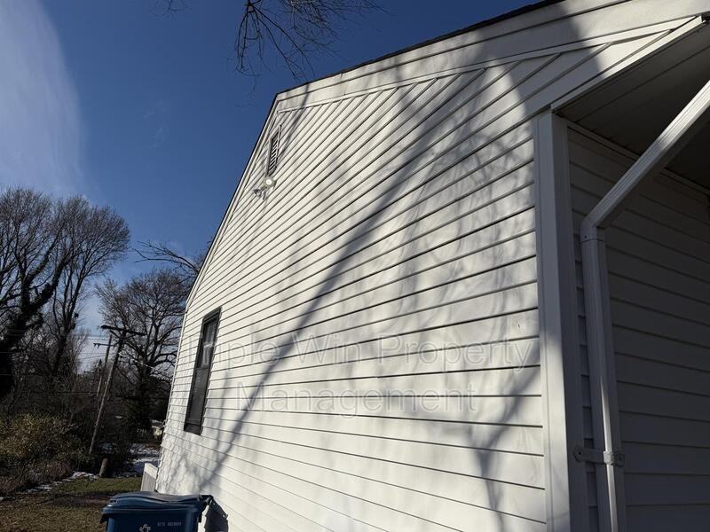 6811 Brower Ct - Photo 4 of 25