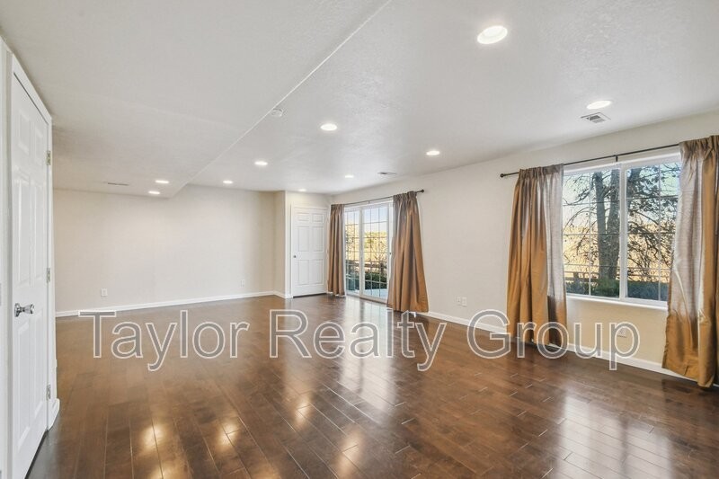 22951 E Roxbury Dr - Photo 4 of 29