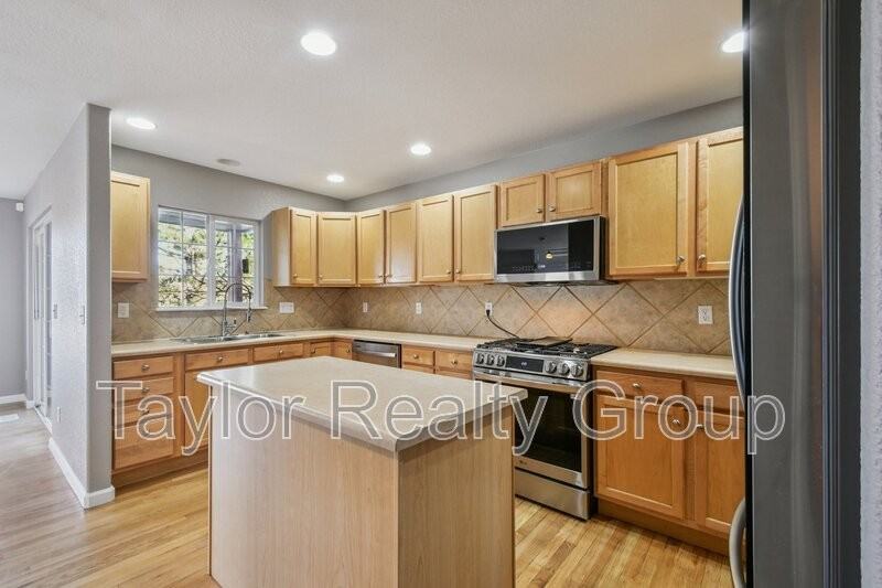 22951 E Roxbury Dr - Photo 6 of 29