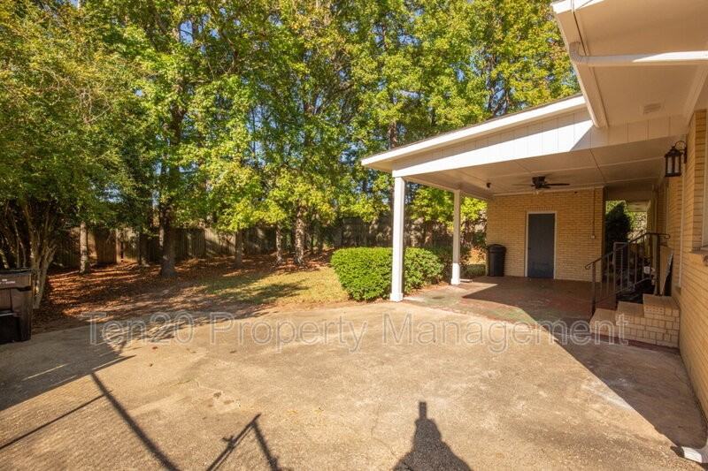 6223 Fox Chapel Drive - Photo 3 of 19