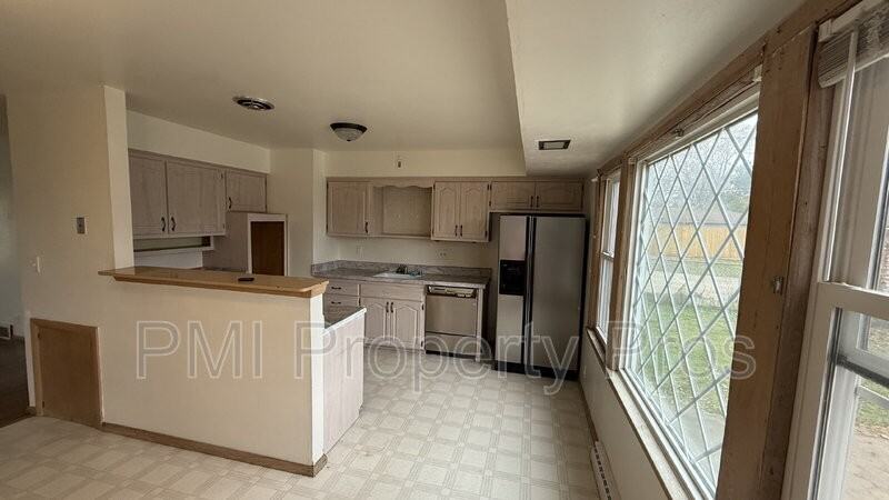 8520 W Arden Pl - Photo 5 of 17