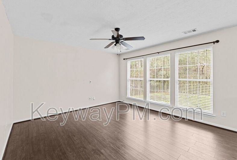 1468 Collins Dr - Photo 6 of 29