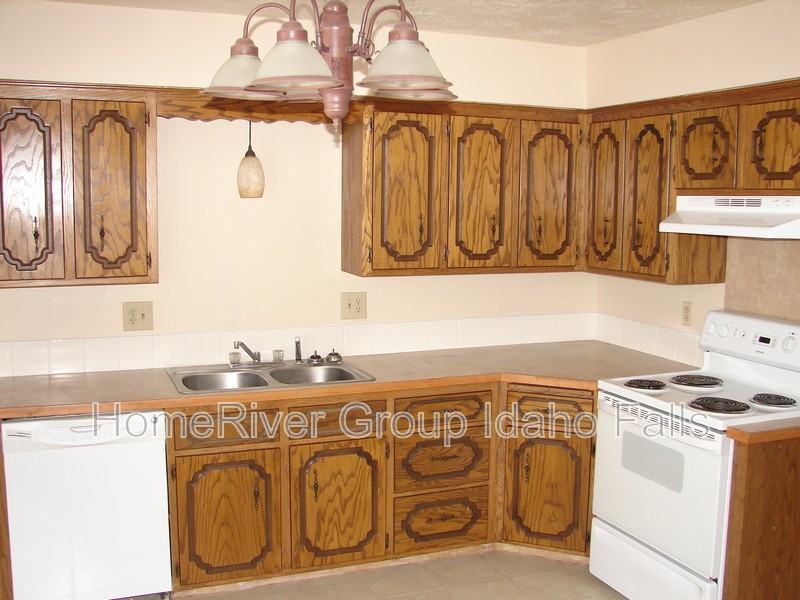 1417 Elizabeth Cir #3 - Photo 4 of 12