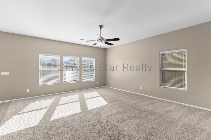 11017 W Elm St - Photo 7 of 30