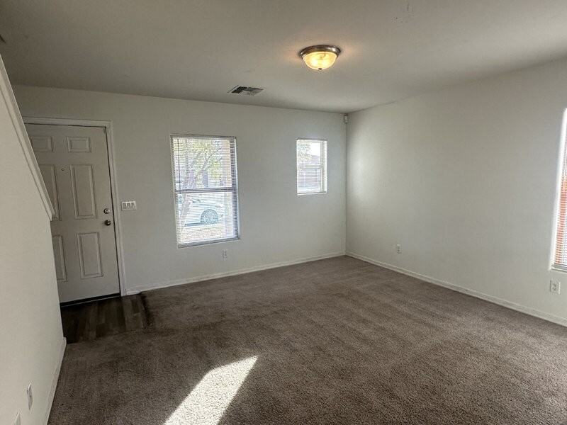 226 W Watson Ct - Photo 2 of 15