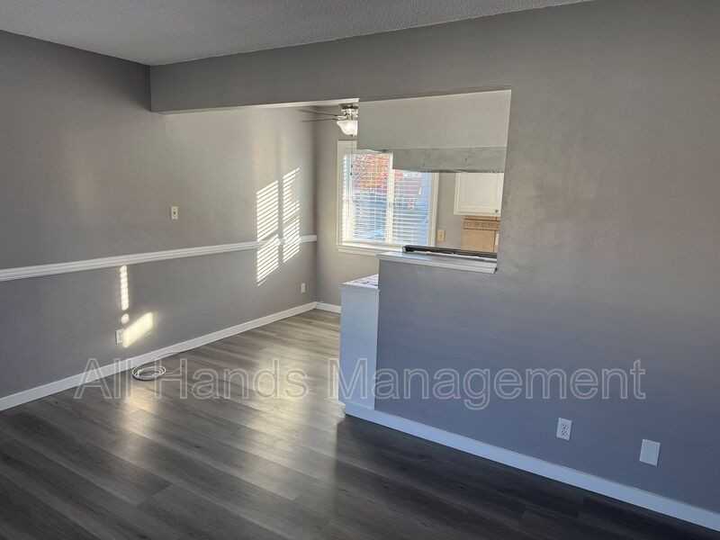 231 Loma Ave #12 - Photo 2 of 10